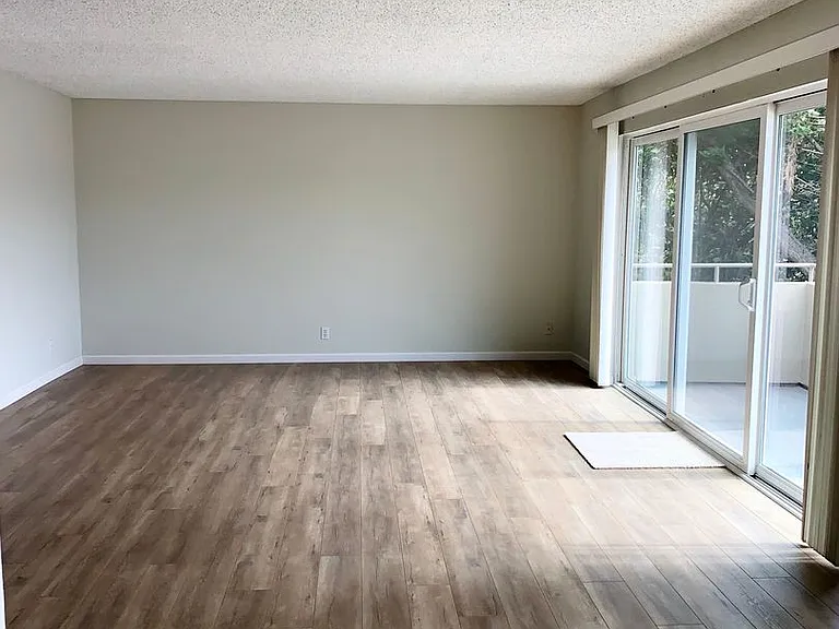 1190 W. Hillsdale Blvd. — Photo 13