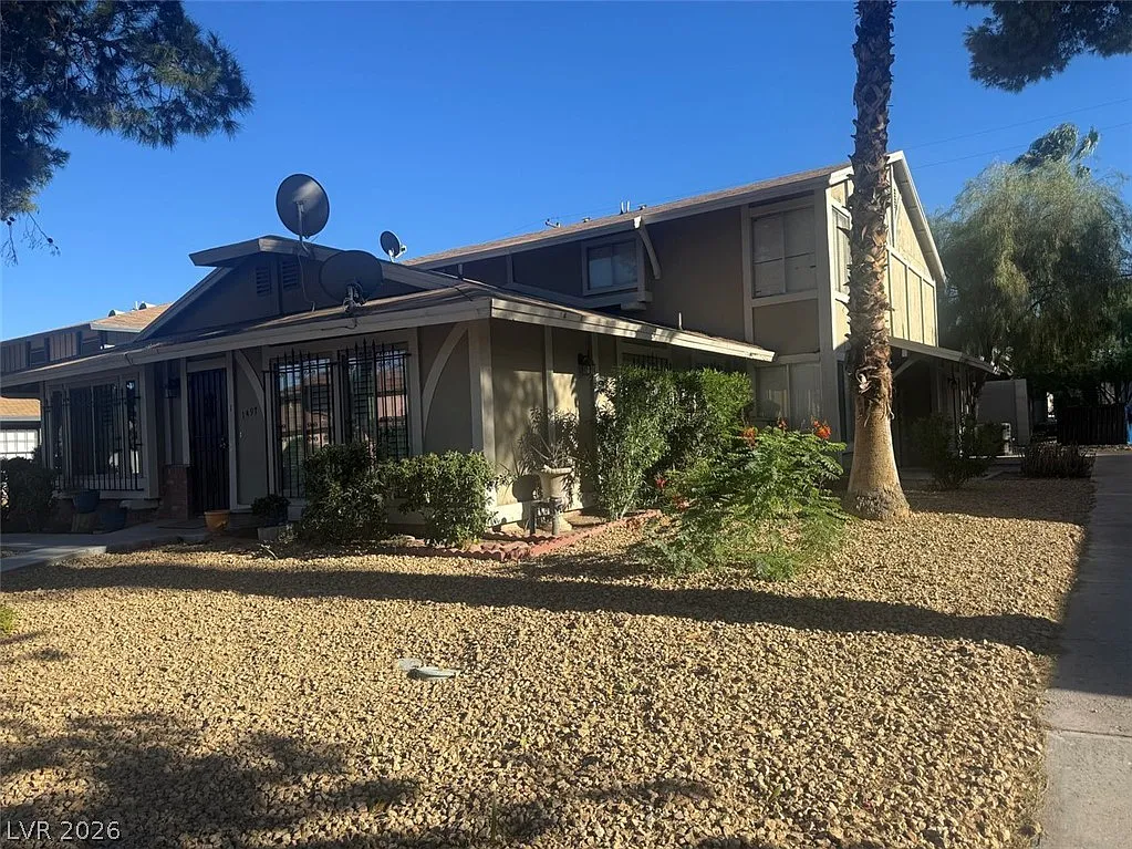 2 bed, 1.0 bath, 880 sqft, $1,195 — Photo 1