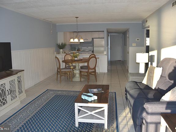 4th image of 5001 Atlantic Ave Unit 302