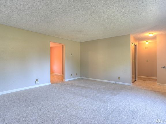 3rd image of 3113 Brentwood Dr SE