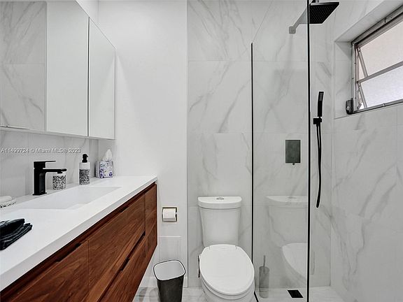 5th image of 17001 NE 13th Ave APT 310