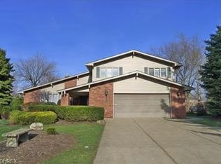 939 Brainard Rd, Highland Heights, OH 44143