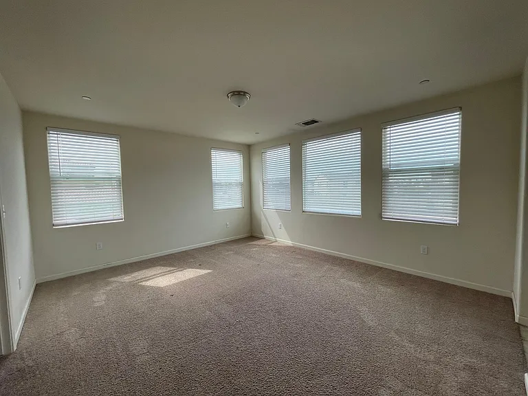 147 Barker Ln — Photo 10