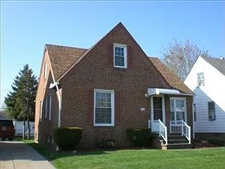 15516 Maplewood Ave photo 1