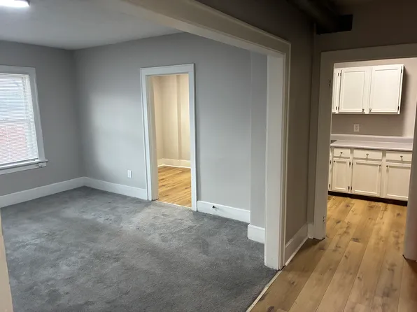 8 W 1st St APT 2, Fredericktown, OH 43019