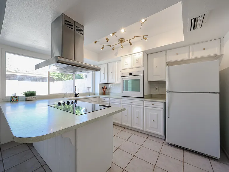 4028 N Granite Reef Rd — Photo 11