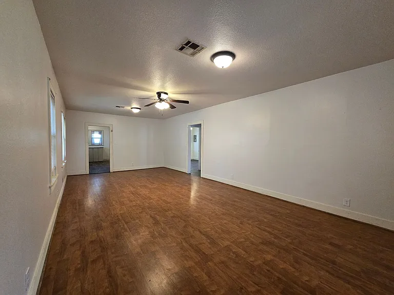 617 N Bonita Ave — Photo 17