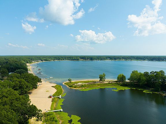 5th image of 5893 White Rd