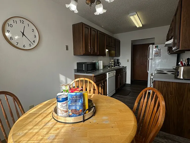 611 Eglon Ave SE — Photo 9