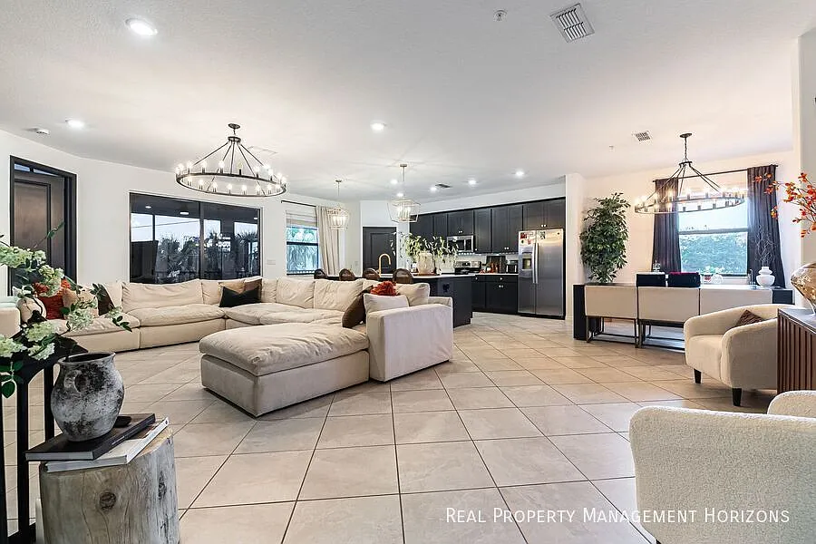 3 bed, 2.0 bath, 2213 sqft, $3,695 — Photo 3
