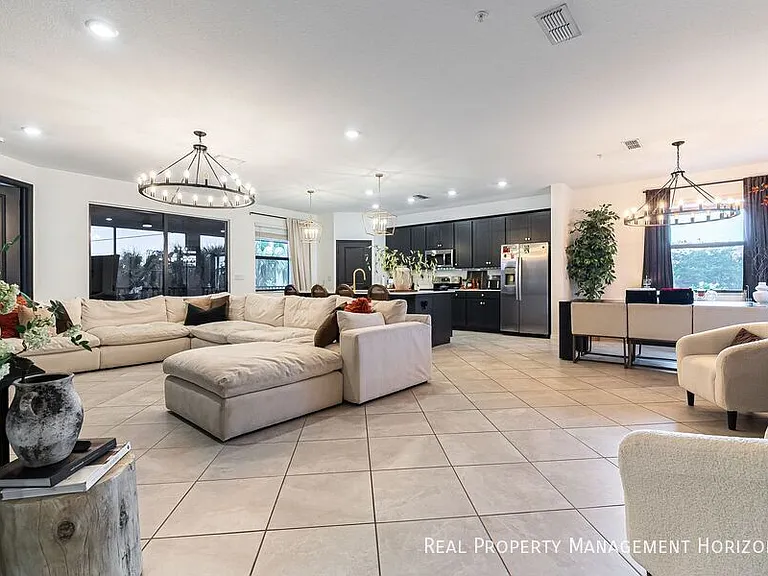 5623 N Honore Ave #322 — Photo 3