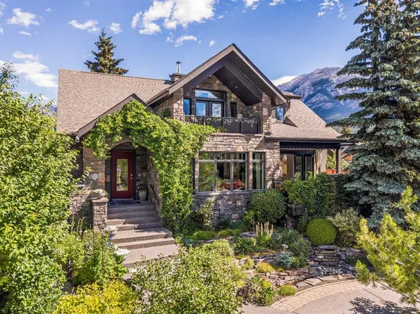 930 S 9th St, Canmore, AB T1W 1Z8
