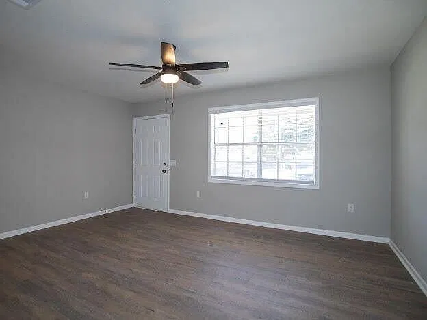 2937 Sholtz Avenue — Photo 2