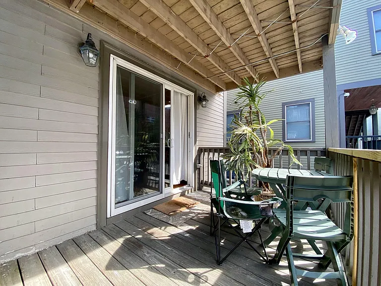 521 E 2nd St #1 — Photo 3