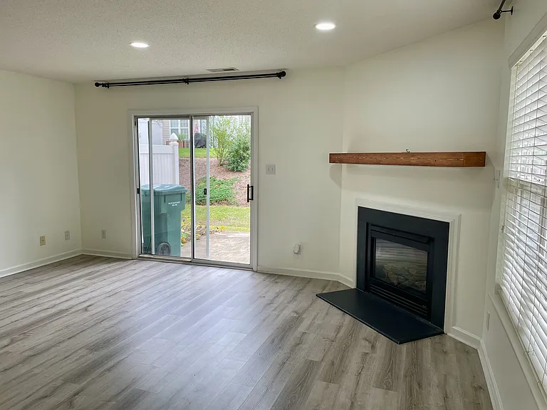112 Student Pl — Photo 11