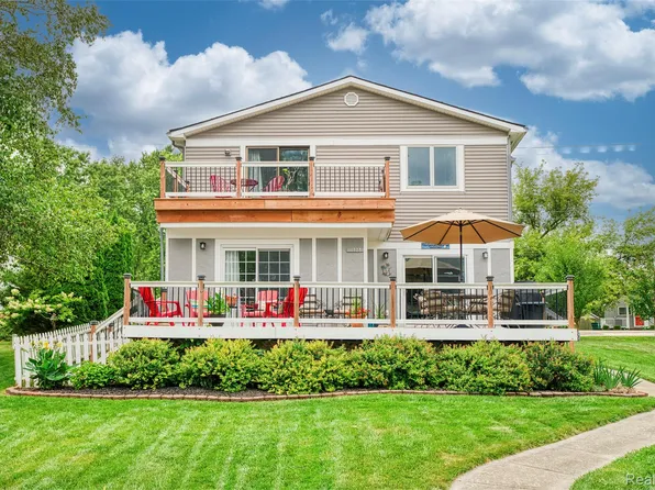 11728 Kenton Dr, Whitmore Lake, MI 48189