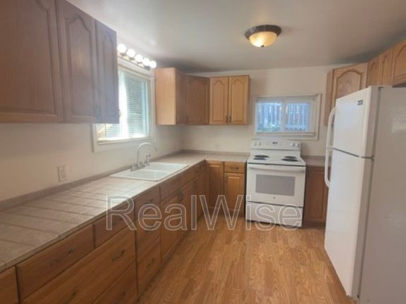 3rd image of 205 S Pine St