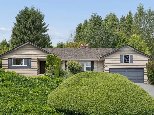 1211 Chartwell Dr, West Vancouver, BC V7S 2R1