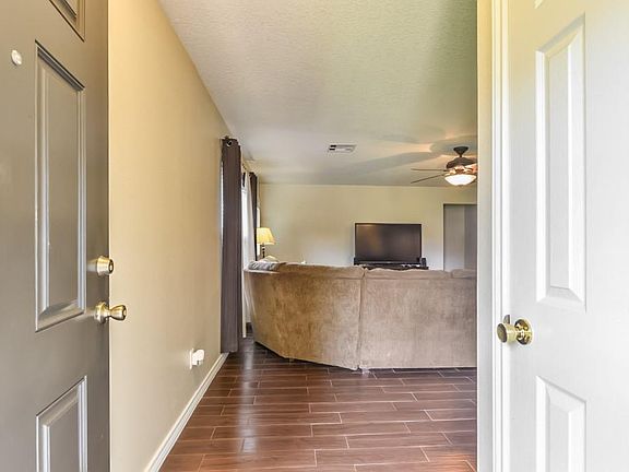 4th image of 3207 Barkers Crossing Ave