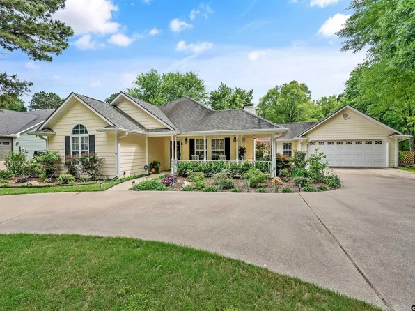 608 Green Meadow Trl, Holly Lake Ranch, TX 75765
