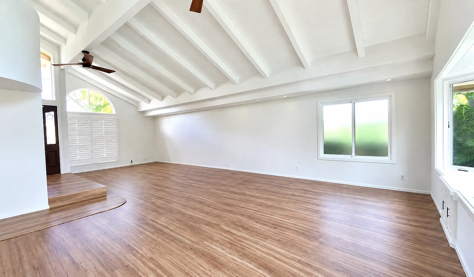 4 bed, 2200 sqft, $6,250 — Photo 3