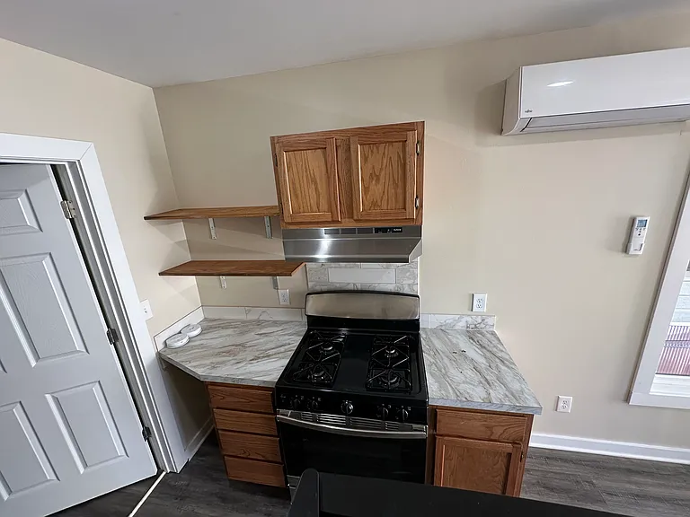537 W 5th St #202 — Photo 8