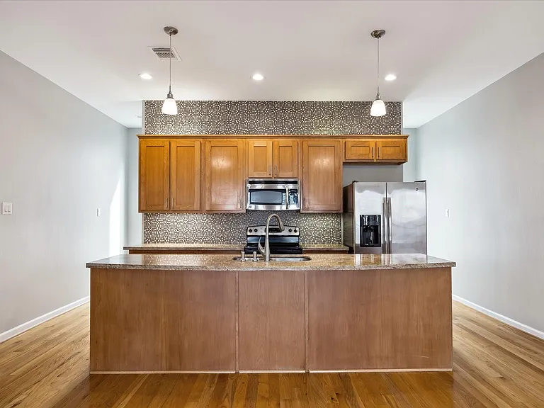 802 Waverly St #D — Photo 7