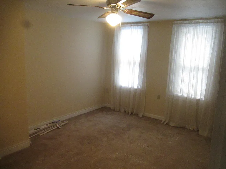 37 Greeley St — Photo 4