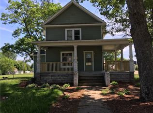 211 3rd St N, Coggon, IA 52218