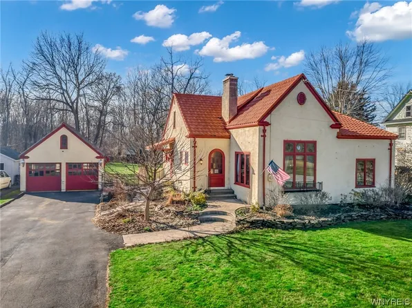 139 Lake St, Wilson, NY 14172