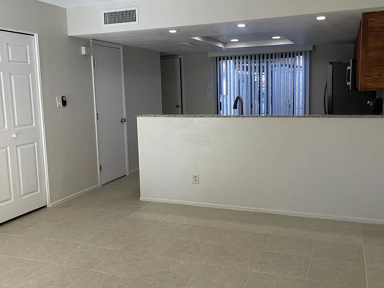 2432 E Tracy Ln #1 — Photo 6