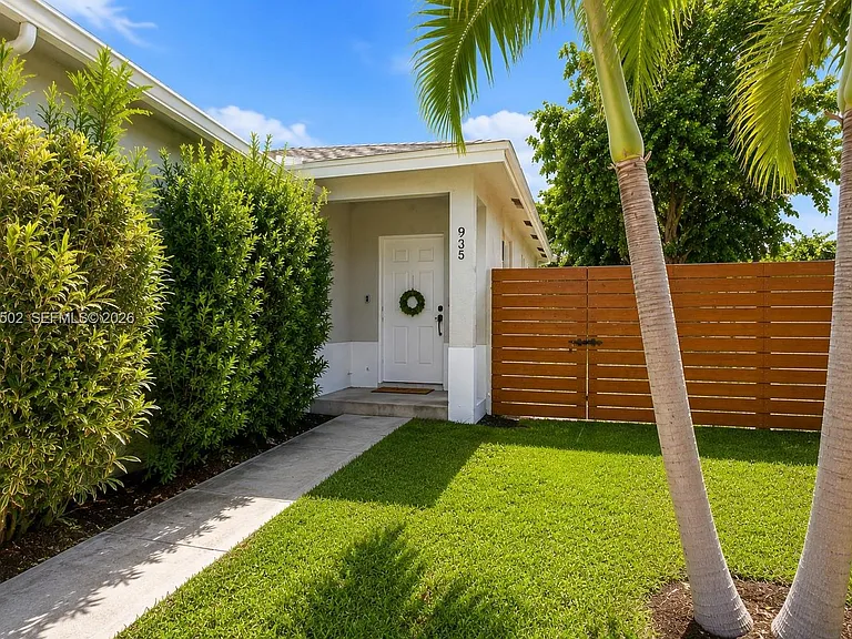 935 NW 2nd Ave — Photo 4