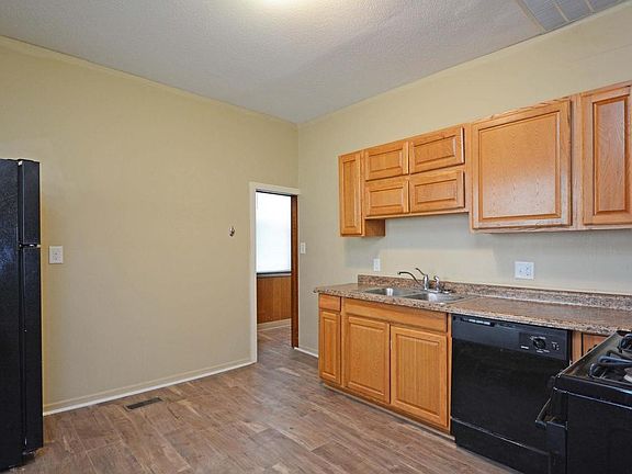3rd image of 2418 University Ave NE Unit 1