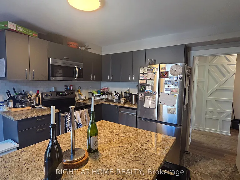 357 Keele St — Photo 2