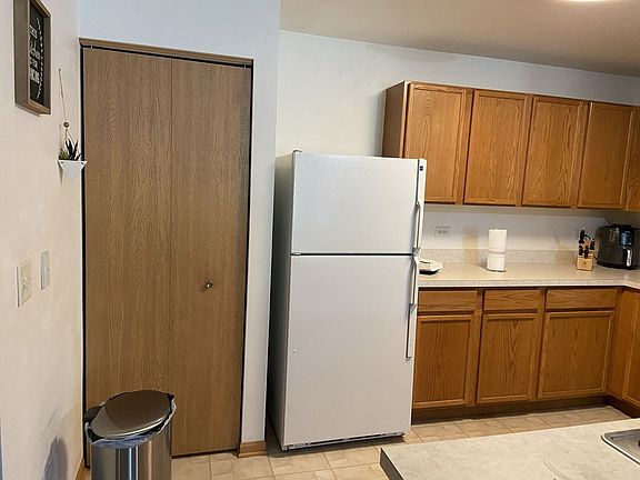 5th image of 213 Silverstone Dr Unit 213