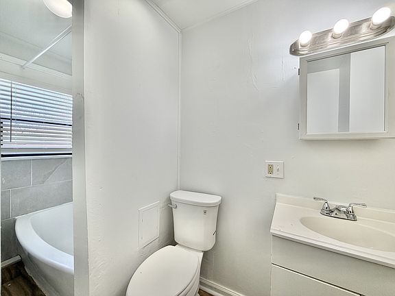 2nd image of 425 S Jackson St #2