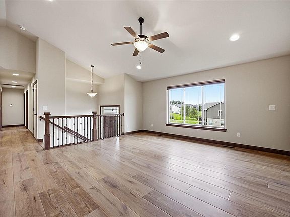 4th image of 513 Bainberry St