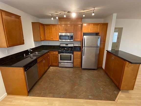 2nd image of 4462 Louisiana St