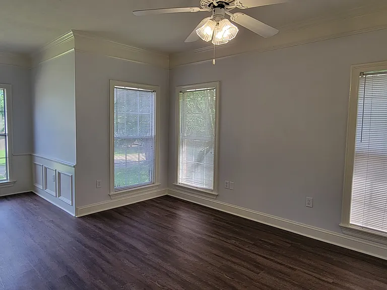 516 Windsor Dr — Photo 12