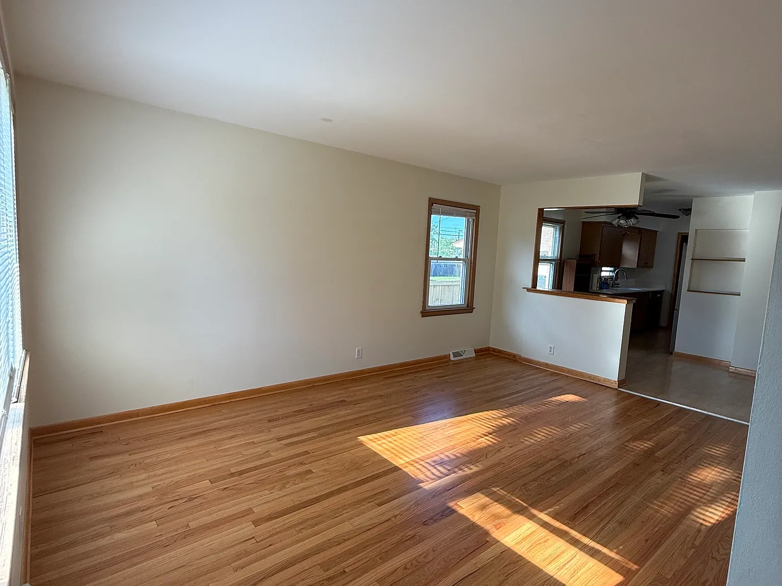 3 bed, 1130 sqft, $2,100 — Photo 4