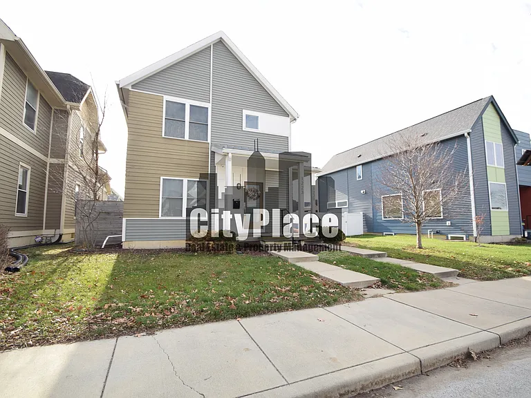 1223 E New York St — Photo 2