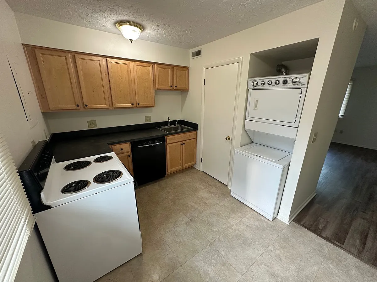 Building Photo - Wyandotte Ave 416 MLR