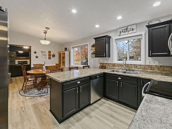 5th image of 950 Eulaine Cir