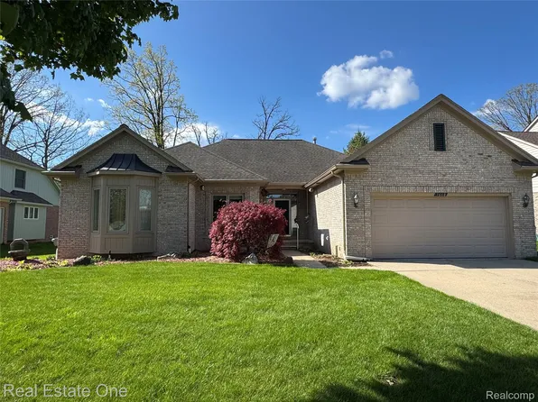 1668 S Shore Dr, Rochester Hills, MI 48307
