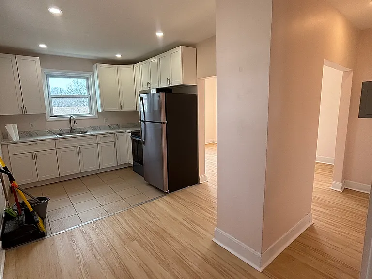 301 Amsterdam Ave #2 — Photo 3