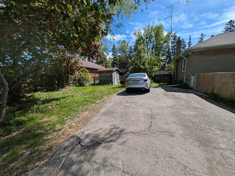 979 Danforth Rd — Photo 34