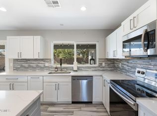 2418 W CALAVAR Road, Phoenix, AZ 85023