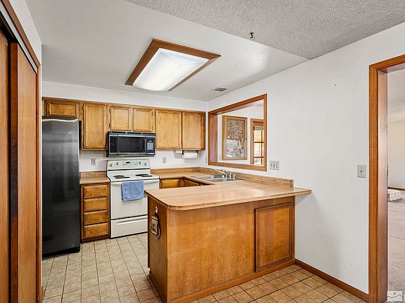 4th image of 140 Leo Dr
