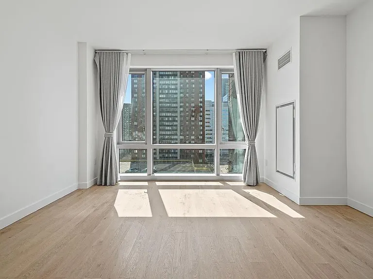 75 Park Ln S #811 — Photo 3