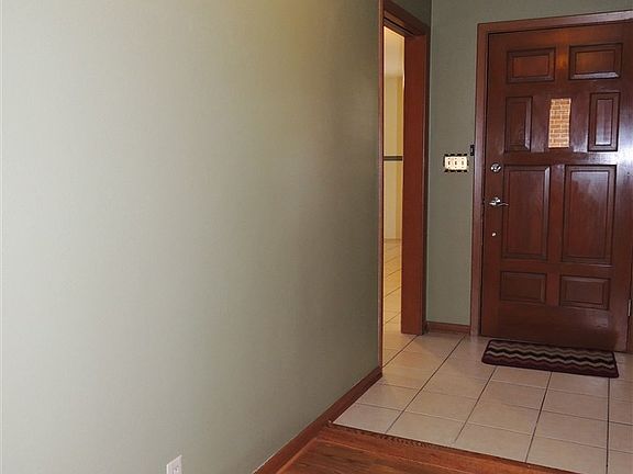 5th image of 722 Tamarack Ln